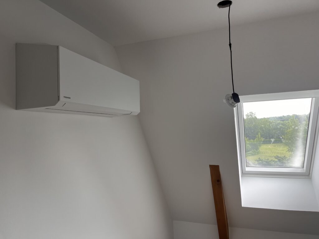 Installation de climatisation réversible installateur pompe à chaleur Brignais